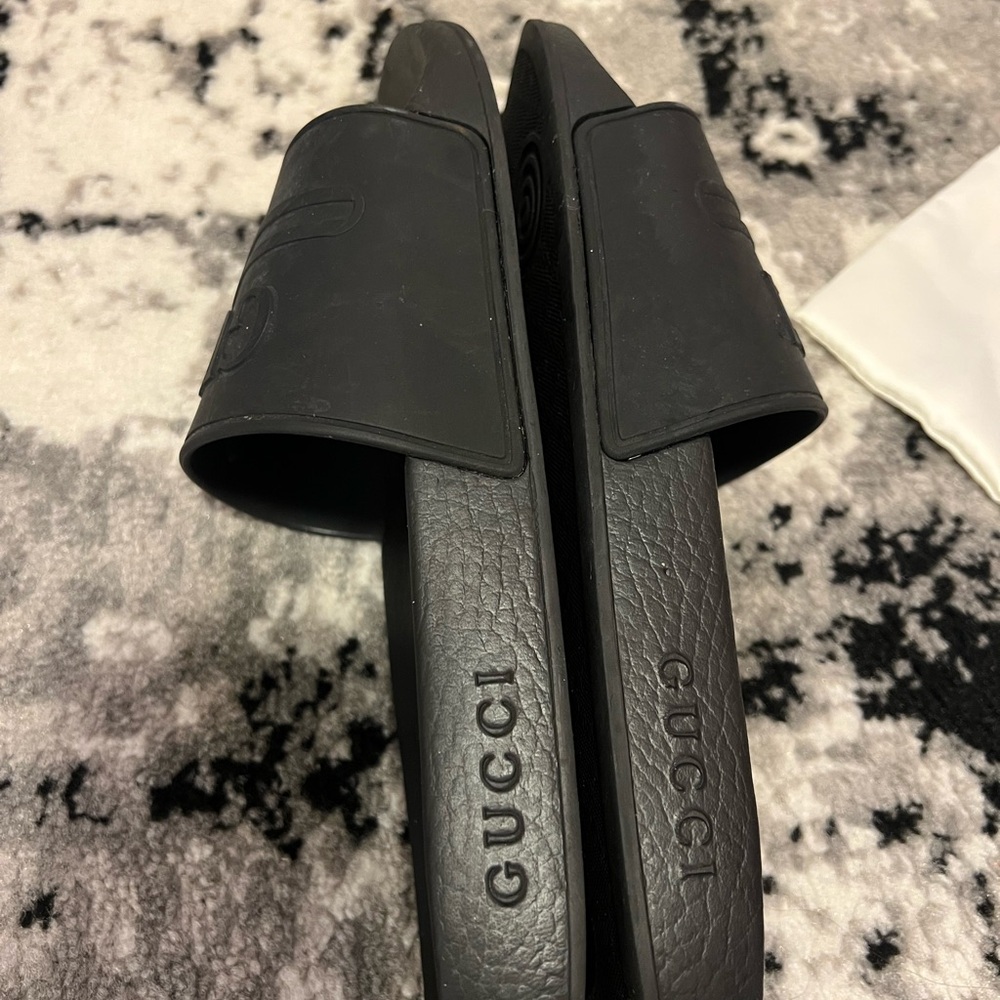 Gucci Black Embossed Logo Rubber Slide Sandals - Picture 5 of 6